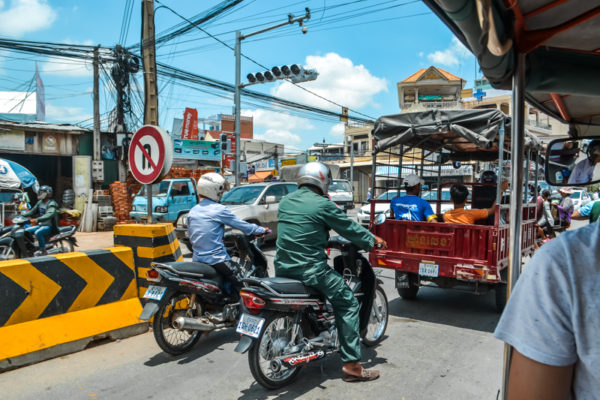 traffic in phnom penh cambodia