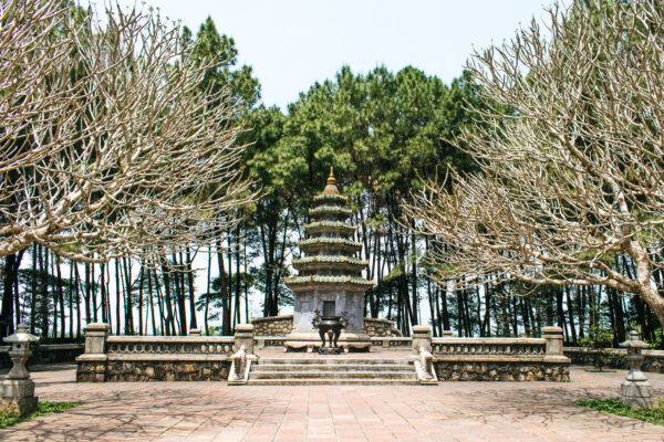 thien mu pagoda hue vietnam