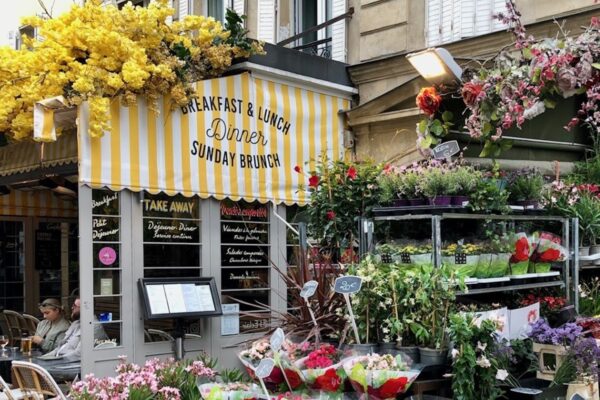 l'eclair is one of the cutest cafes in paris