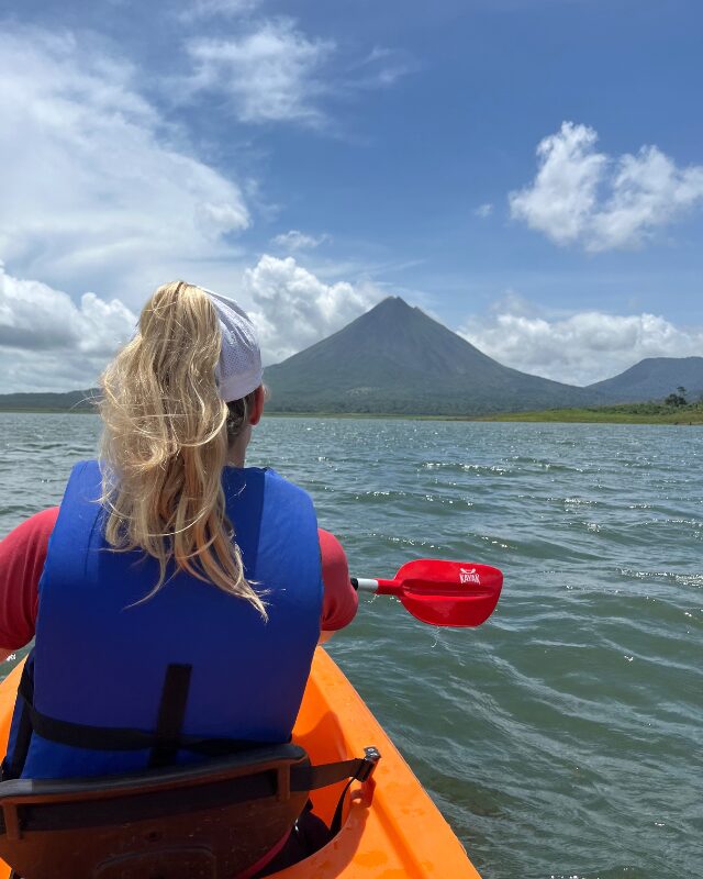 kayaking lake arenal