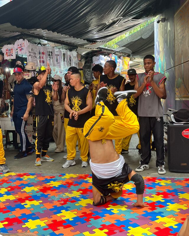 breakdancers in comuna 13