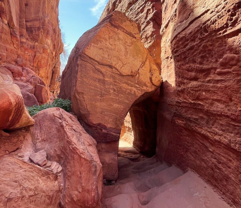 road to monastery in petra