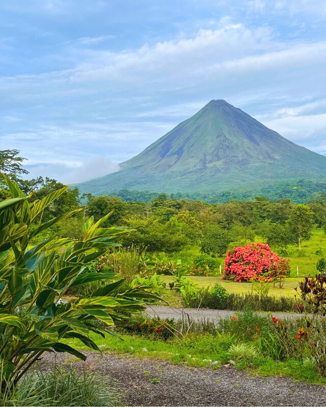 arenal volcano in costa rica