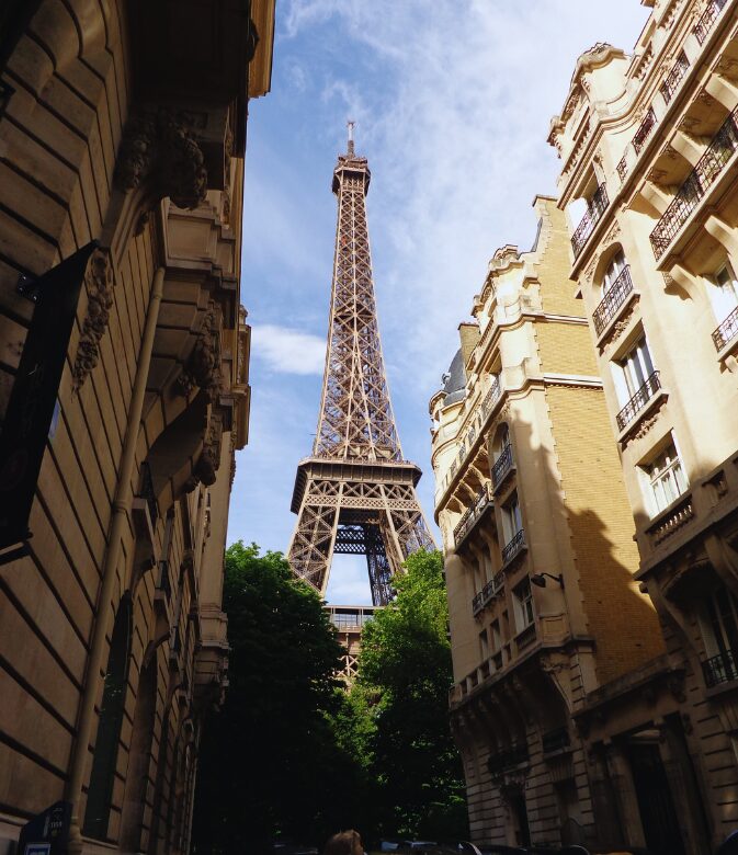 paris rue de l'universite