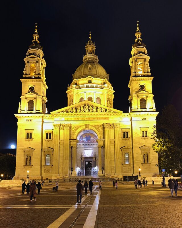 st stephans basilica at night
