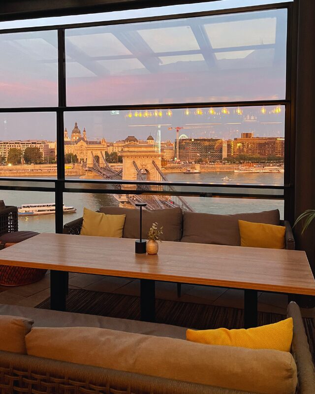 leo rooftop bar with view over danube