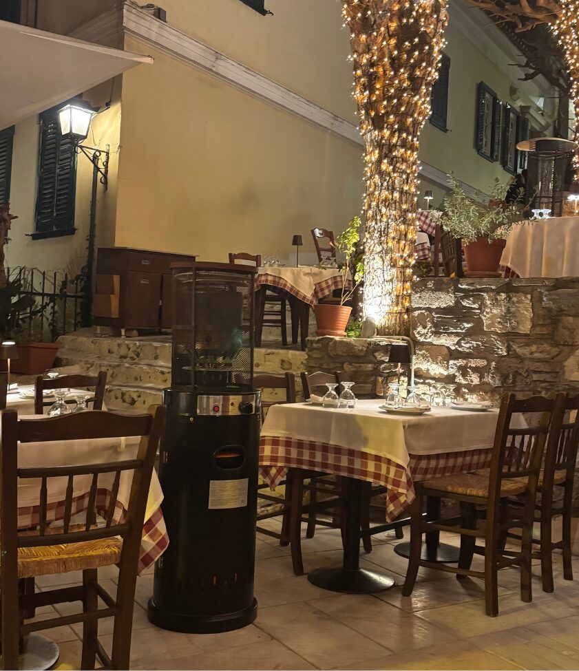 psaras tavern outdoor area